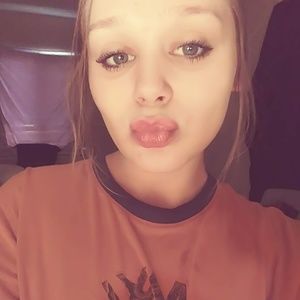 Meet your Posher, Courtney